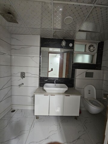 Bathroom in 3 BHK Apartment at Meenal Semeion, Sector 41 – for Rent