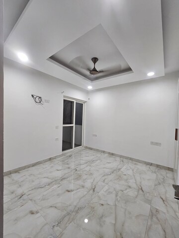 Room in 3 BHK Apartment at Meenal Semeion, Sector 41 – for Rent