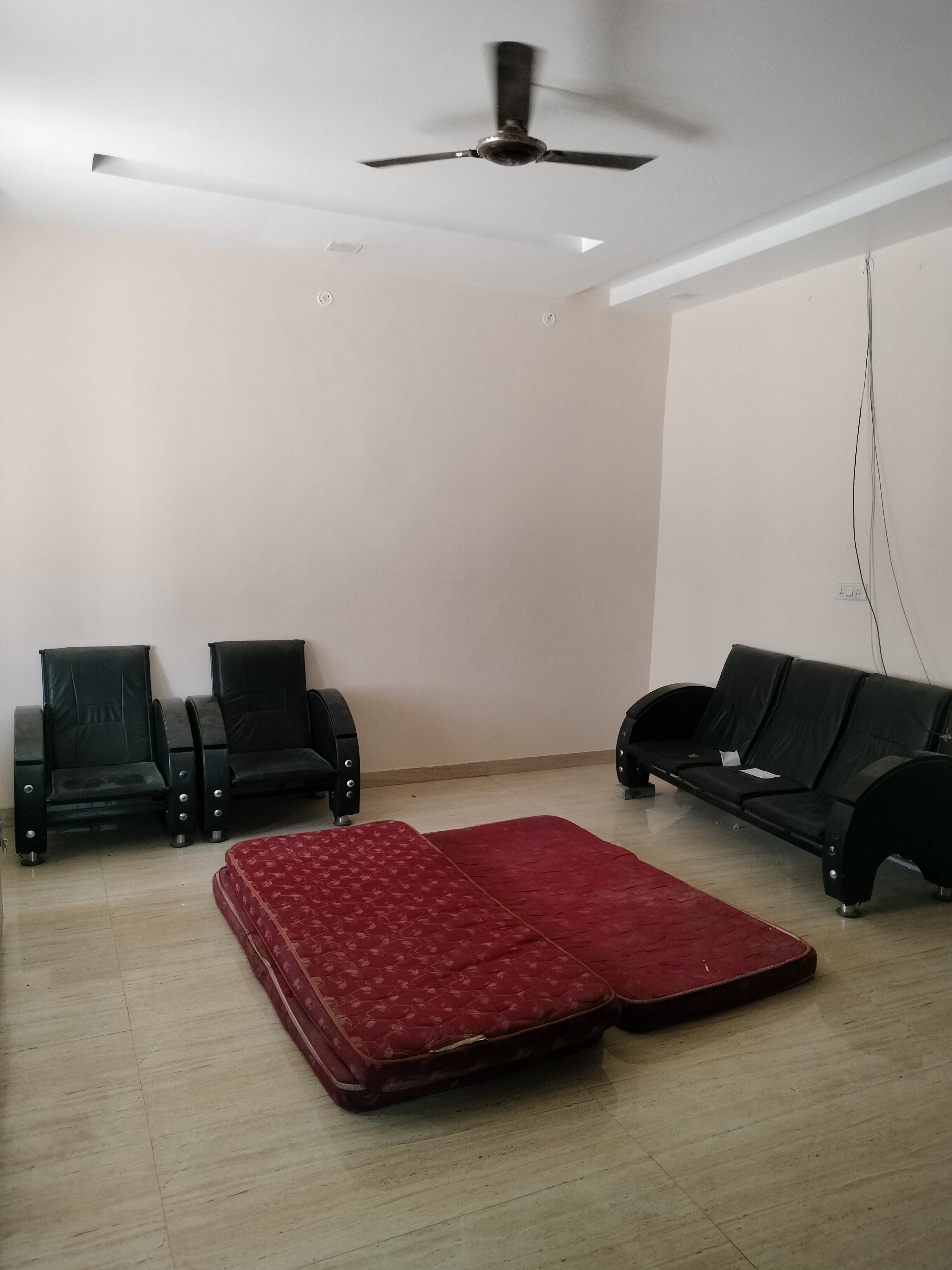 2 BHK Builder Floor For Rent in 2 Bhk Semi Furnished Inde
