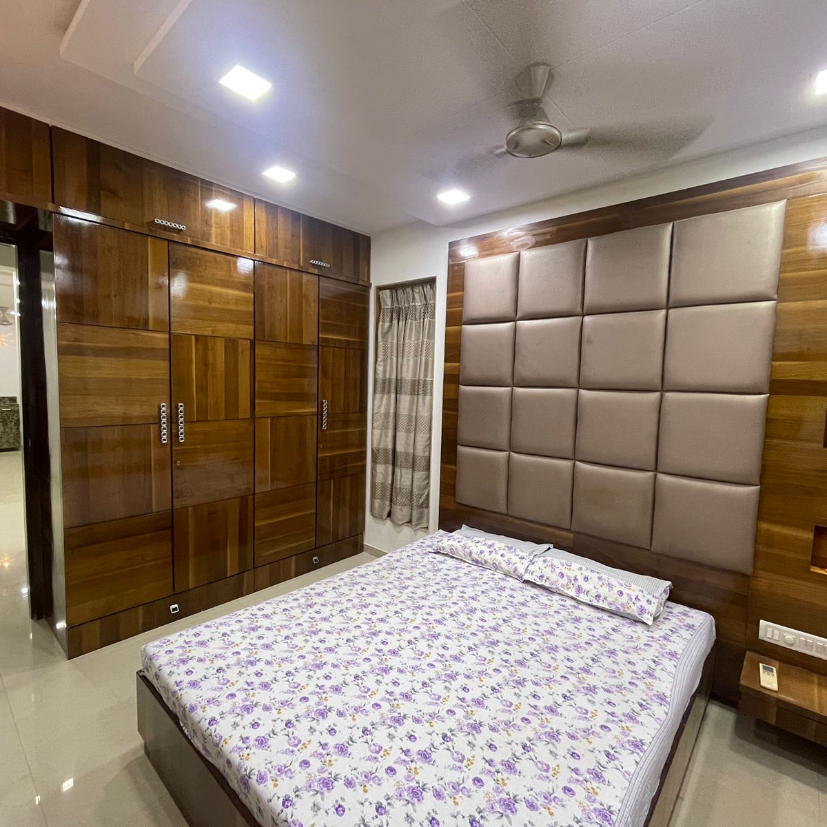 2.5 BHK 900 Sq.Ft. Apartment in Rustomjee Elanza