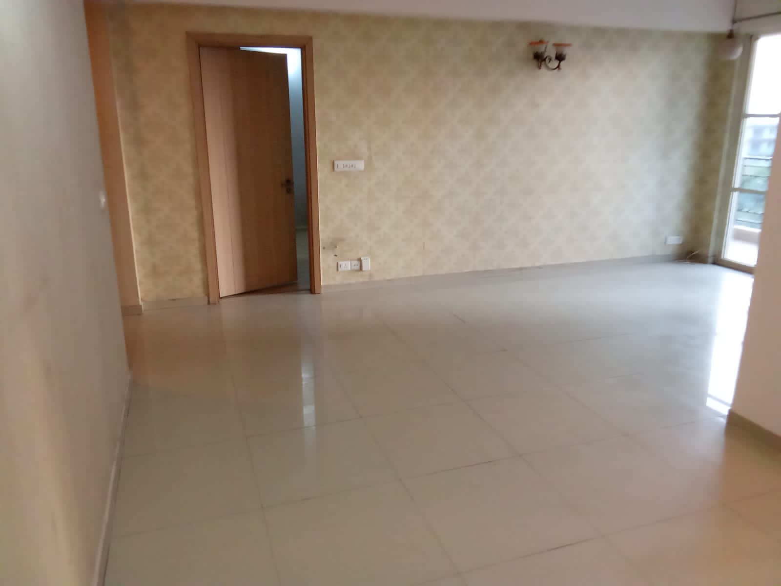3 BHK + Servant Room Apartment For Rent in Emaar Gurgaon Greens