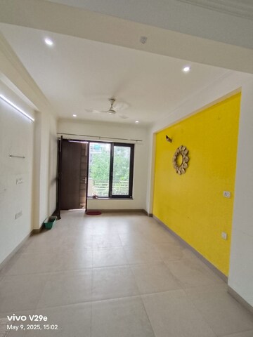 Room in 2.5 BHK Builder Floor at Sushant Lok 3, Sector 57 – for Rent