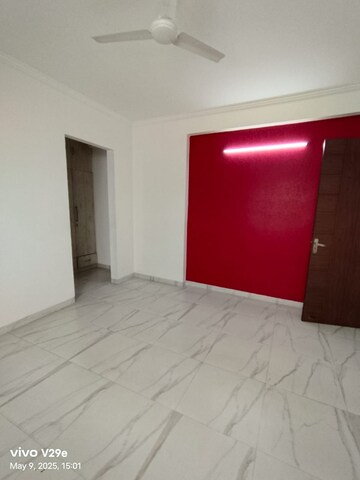 Room in 2.5 BHK Builder Floor at Sushant Lok 3, Sector 57 – for Rent