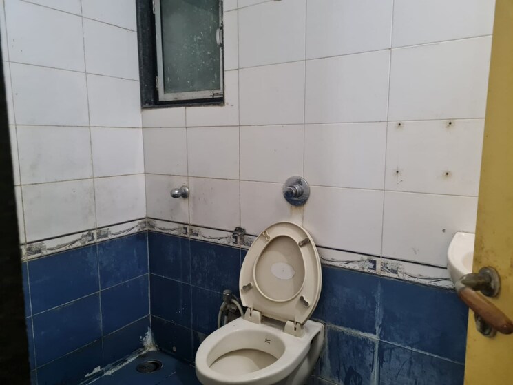 Bathroom, suncity-complex 2 Bedroom 850 Sq.Ft. Apartment In Powai Mumbai 8625619