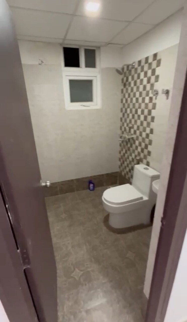 Bathroom, sushant golf city 3 Bedroom 1500 Sq.Ft. Apartment In Sushant Golf City Lucknow 8626129