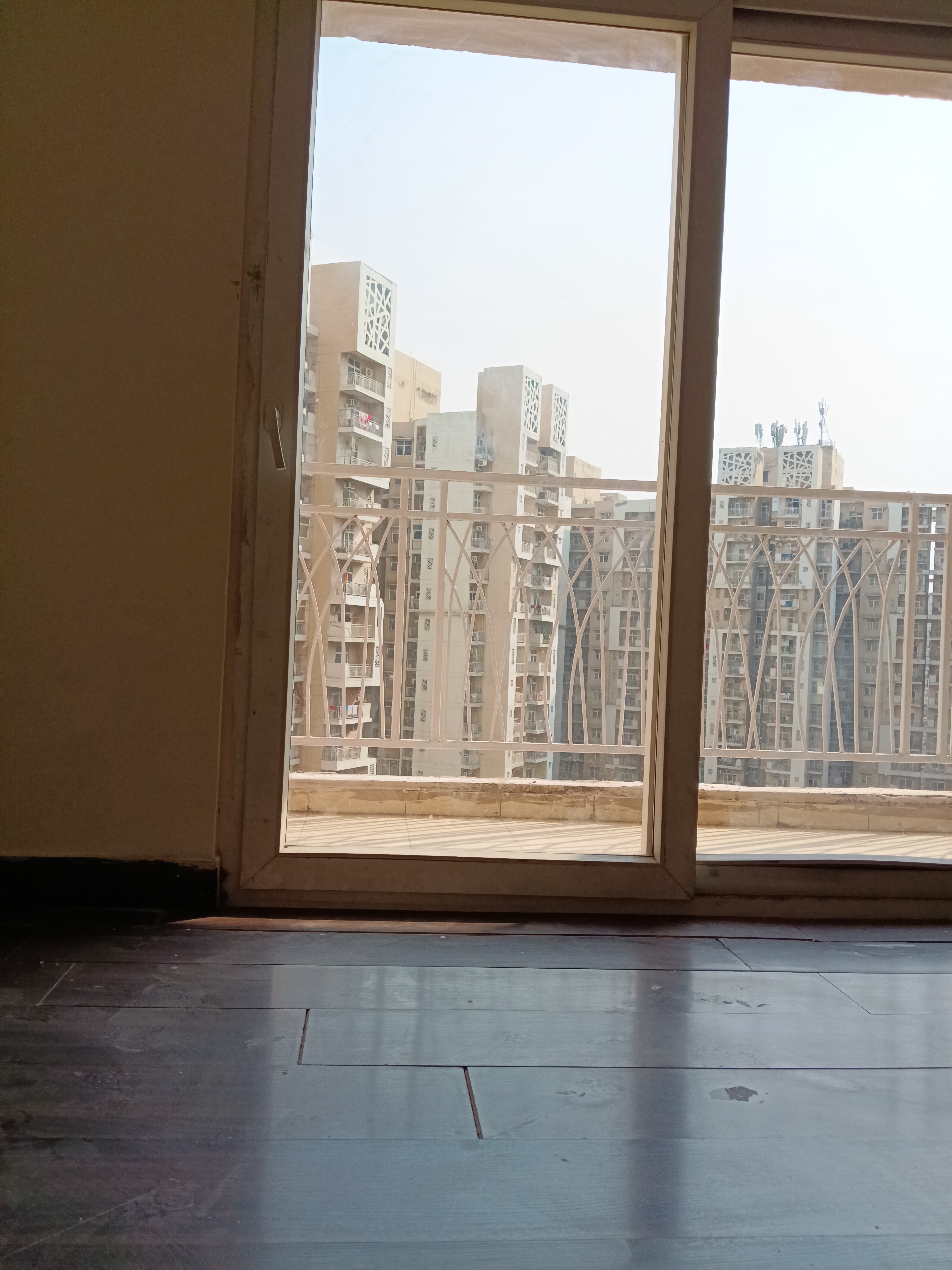 4 BHK + Servant Room Apartment For Rent in Mahagun Mywoods II