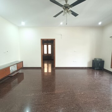 Room in 3 BHK Builder Floor at Hsr Layout – for Rent