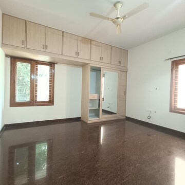 Room in 3 BHK Builder Floor at Hsr Layout – for Rent