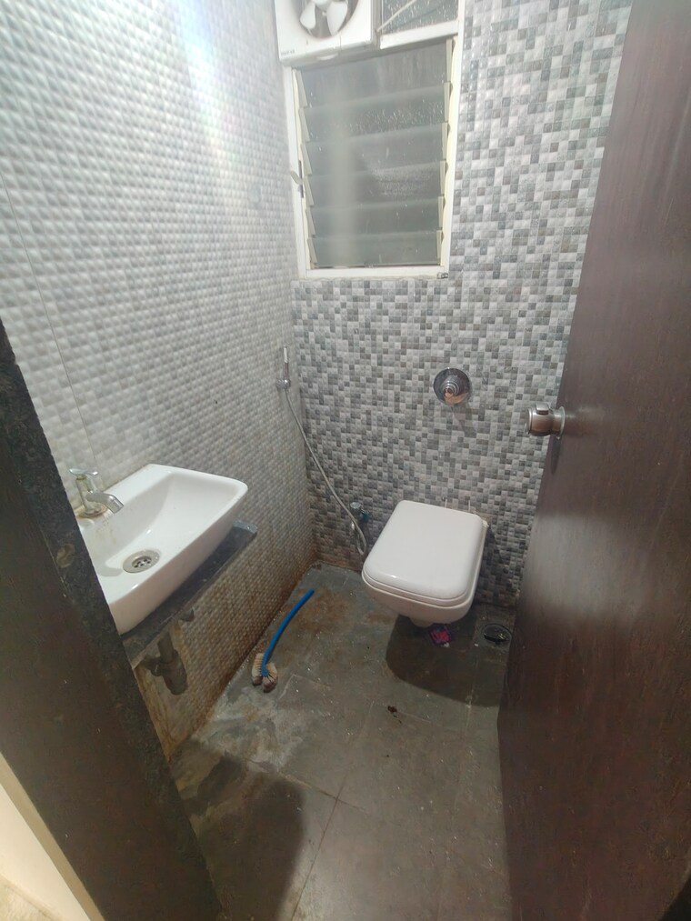 Bathroom, majestique-38-park-majestique 2 Bedroom 700 Sq.Ft. Apartment In Undri Pune 8625967