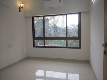 Room in 4 BHK Apartment at Kanakia Levels, Malad East – for Rent