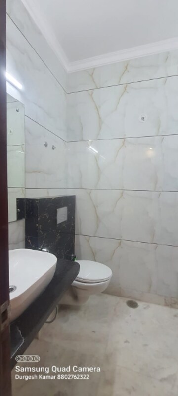 Bathroom in 4 BHK Builder Floor at Ardee City, Sector 52 – for Rent