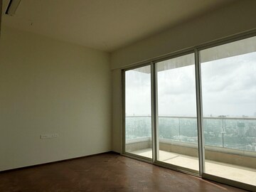 Room in 5 BHK Apartment at Omkar Alta Monte, Malad East – for Rent