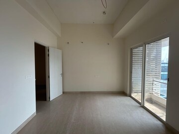 Room in 3 BHK Apartment at Indiabulls Sky Forest, Lower Parel – for Rent