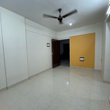 Room in 1 BHK Apartment at Goregaon East – for Rent