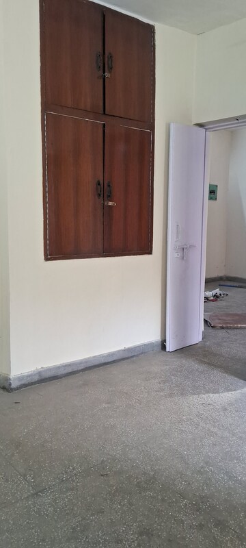 Furnished Amenities in 2 BHK Apartment at Sarita Vihar – for Rent