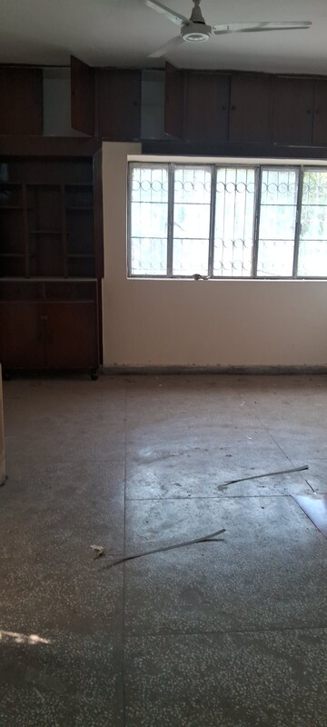 Room in 2 BHK Apartment at Sarita Vihar – for Rent