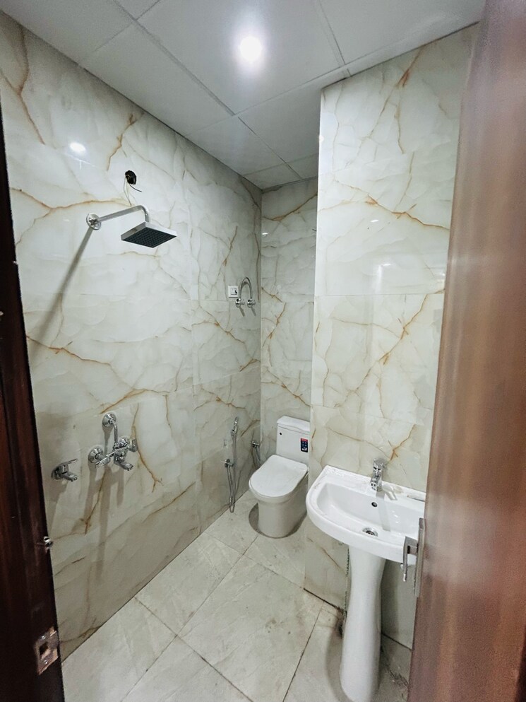 Bathroom, upsidc site c 2 Bedroom 980 Sq.Ft. Builder Floor In Upsidc Site C Greater Noida 8626361
