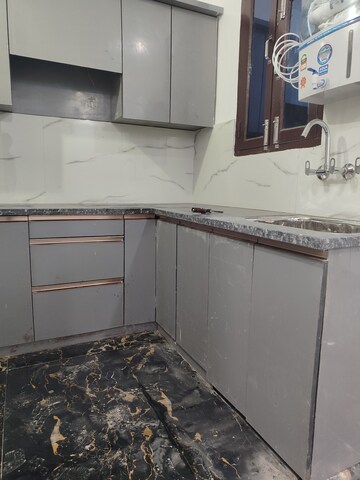 Kitchen in 2 BHK Builder Floor at Brij Vatika, Sector 73 – for Rent