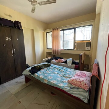 Bedroom in 2 BHK Apartment at Goregaon East – for Rent