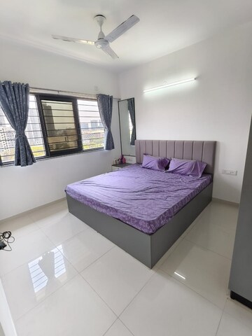 Bedroom in 1.5 BHK Apartment at Amanora Gold Towers, Hadapsar – for Rent