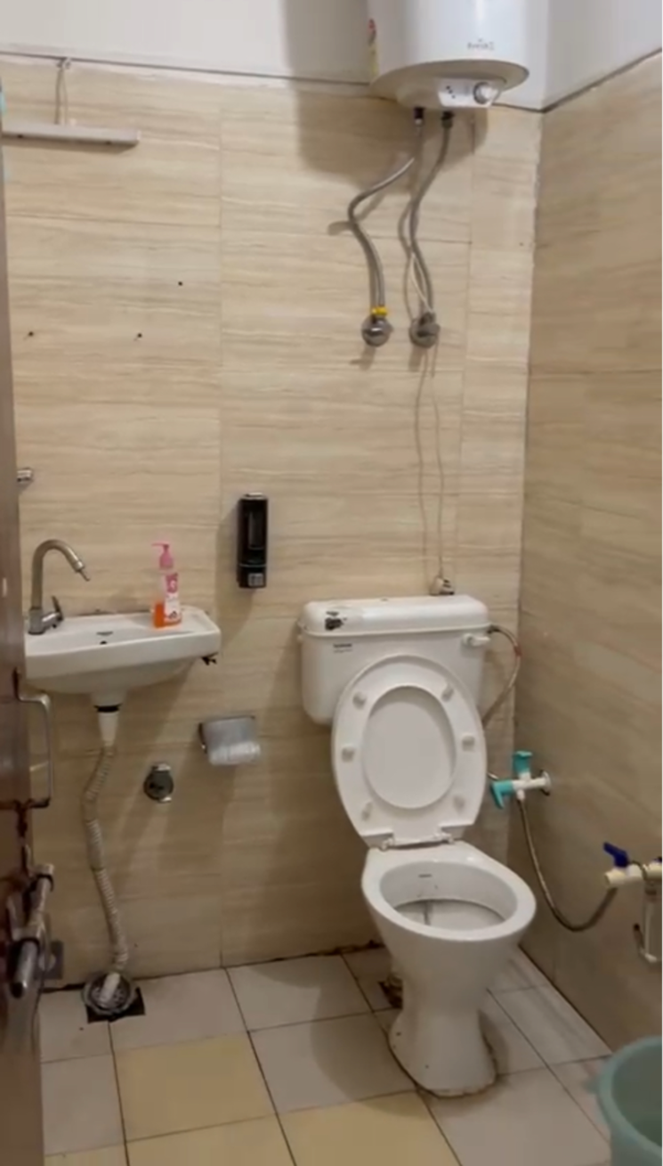 Bathroom, carterpuri village 3 Bedroom 900 Sq.Ft. Builder Floor In Carterpuri Village Gurgaon 8626533