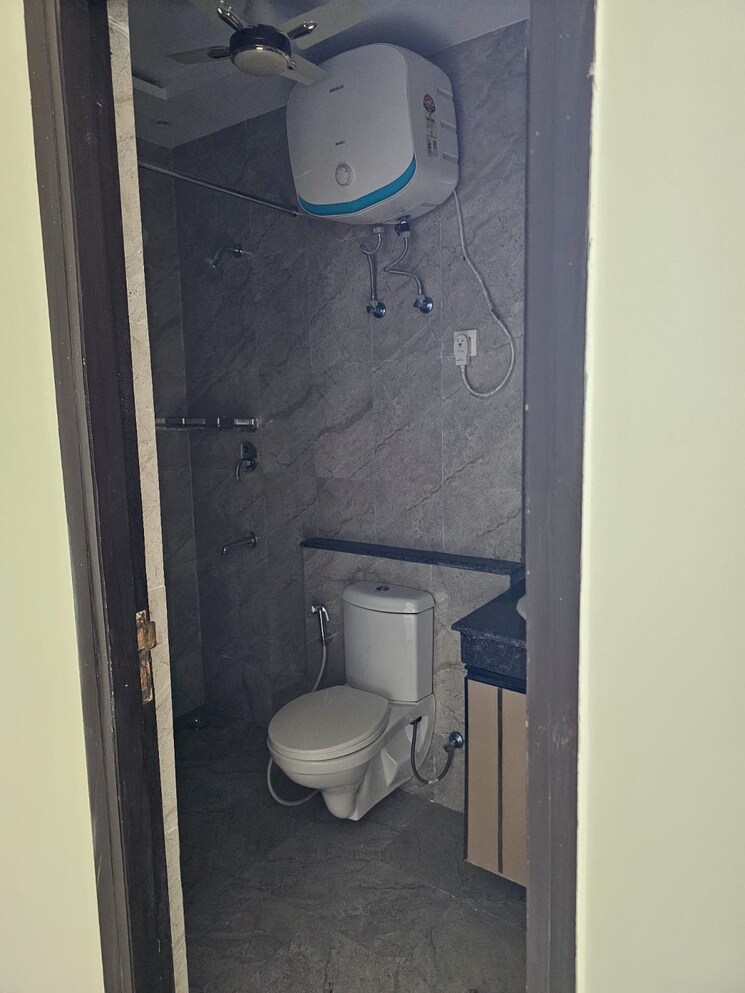 Bathroom, raheja-vedaanta 3 Bedroom 1833 Sq.Ft. Apartment In Sector 108 Gurgaon 8626592