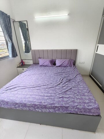 Bedroom in 1.5 BHK Apartment at Amanora Gold Towers, Hadapsar – for Rent