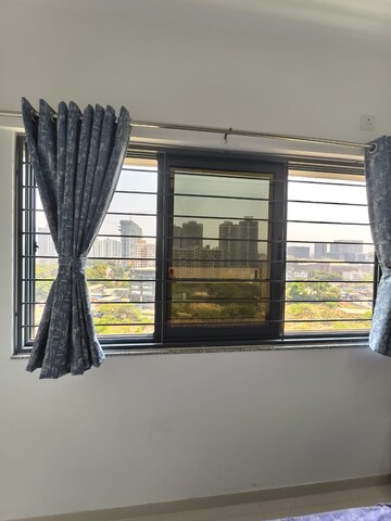 Parking in 1.5 BHK Apartment at Amanora Gold Towers, Hadapsar – for Rent