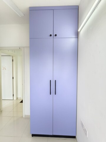 Furnished Amenities in 1.5 BHK Apartment at Amanora Gold Towers, Hadapsar – for Rent