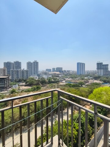 Balcony in 1.5 BHK Apartment at Amanora Gold Towers, Hadapsar – for Rent