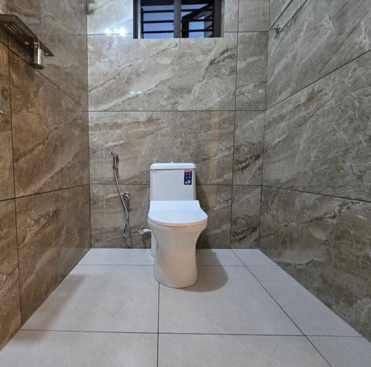 Bathroom, sector 30 3 Bedroom 1800 Sq.Ft. Builder Floor In Sector 30 Faridabad 8626793