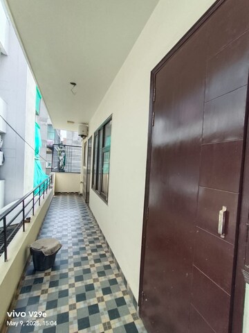 Building Lobby in 2.5 BHK Builder Floor at Sushant Lok 2, Sector 57 – for Rent