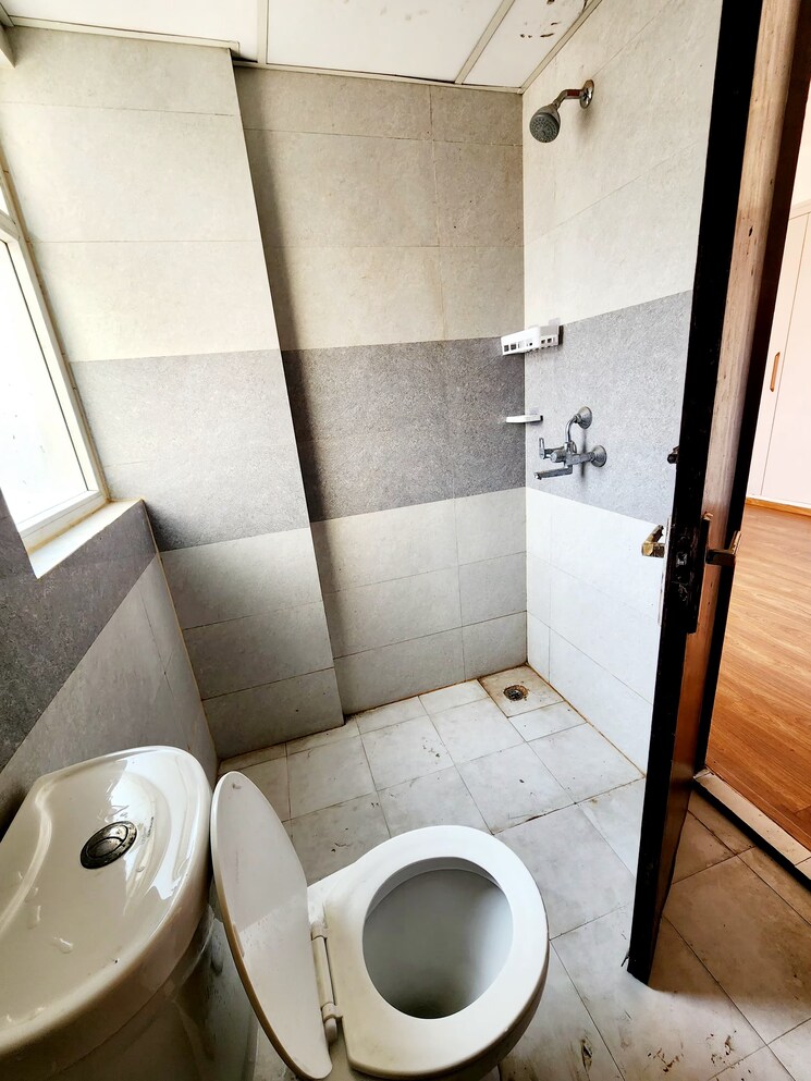 Bathroom, amrapali-leisure-park 3 Bedroom 1145 Sq.Ft. Apartment In Amrapali Leisure Valley Greater Noida 8626896