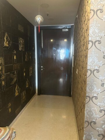 Furnished Amenities in 4 BHK Apartment at DLF The Belaire, Sector 54 – for Rent