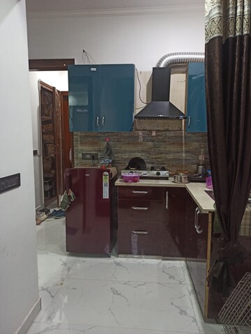 Kitchen in 1 BHK Builder Floor at Ardee Mall, Sector 52 – for Rent