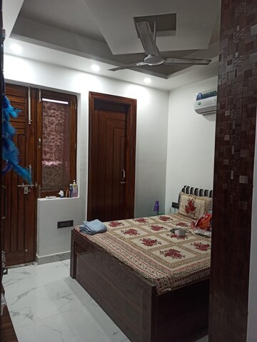 Bedroom in 1 BHK Builder Floor at Ardee Mall, Sector 52 – for Rent