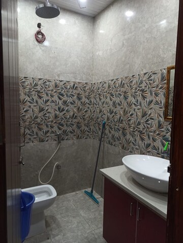 Bathroom in 1 BHK Builder Floor at Ardee Mall, Sector 52 – for Rent
