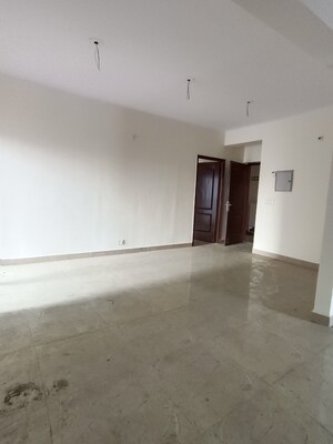 Room in 2.5 BHK Apartment at Saviour Park, Mohan Nagar – for Sale