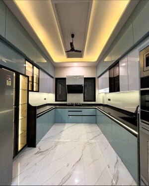 Kitchen in 3.5 BHK Builder Floor at Sector 33 – for Sale