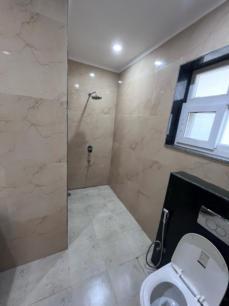 Bathroom, unitech-south-city-1 4 Bedroom 360 Sq.Yd. Builder Floor In South City 1 Gurgaon 8627231