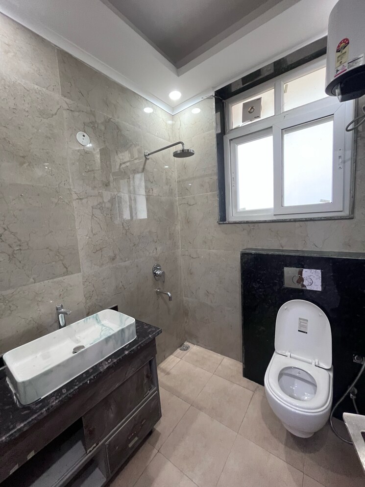Bathroom, unitech-south-city-1 4 Bedroom 360 Sq.Yd. Builder Floor In South City 1 Gurgaon 8627231