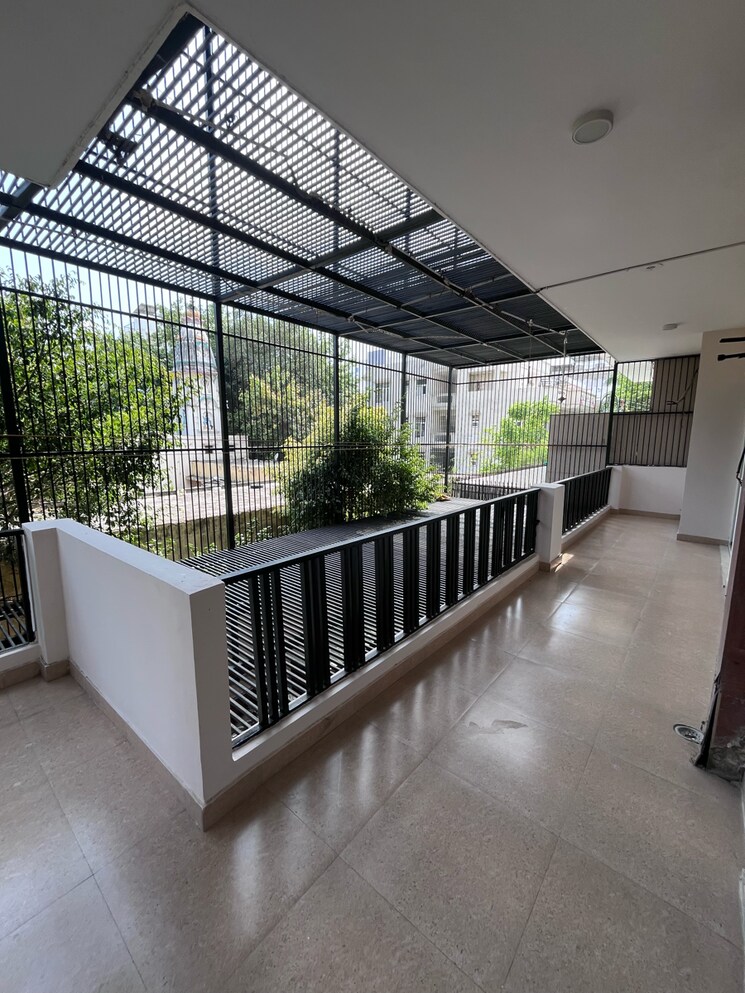 Balcony, unitech-south-city-1 4 Bedroom 360 Sq.Yd. Builder Floor In South City 1 Gurgaon 8627231