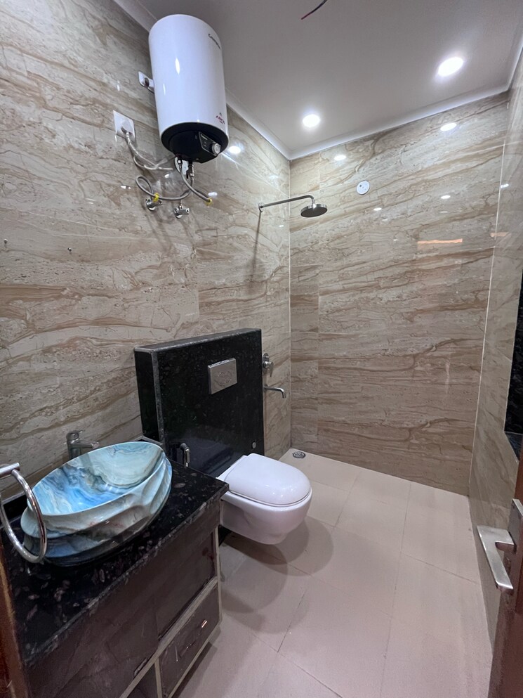 Bathroom, unitech-south-city-1 4 Bedroom 360 Sq.Yd. Builder Floor In South City 1 Gurgaon 8627231