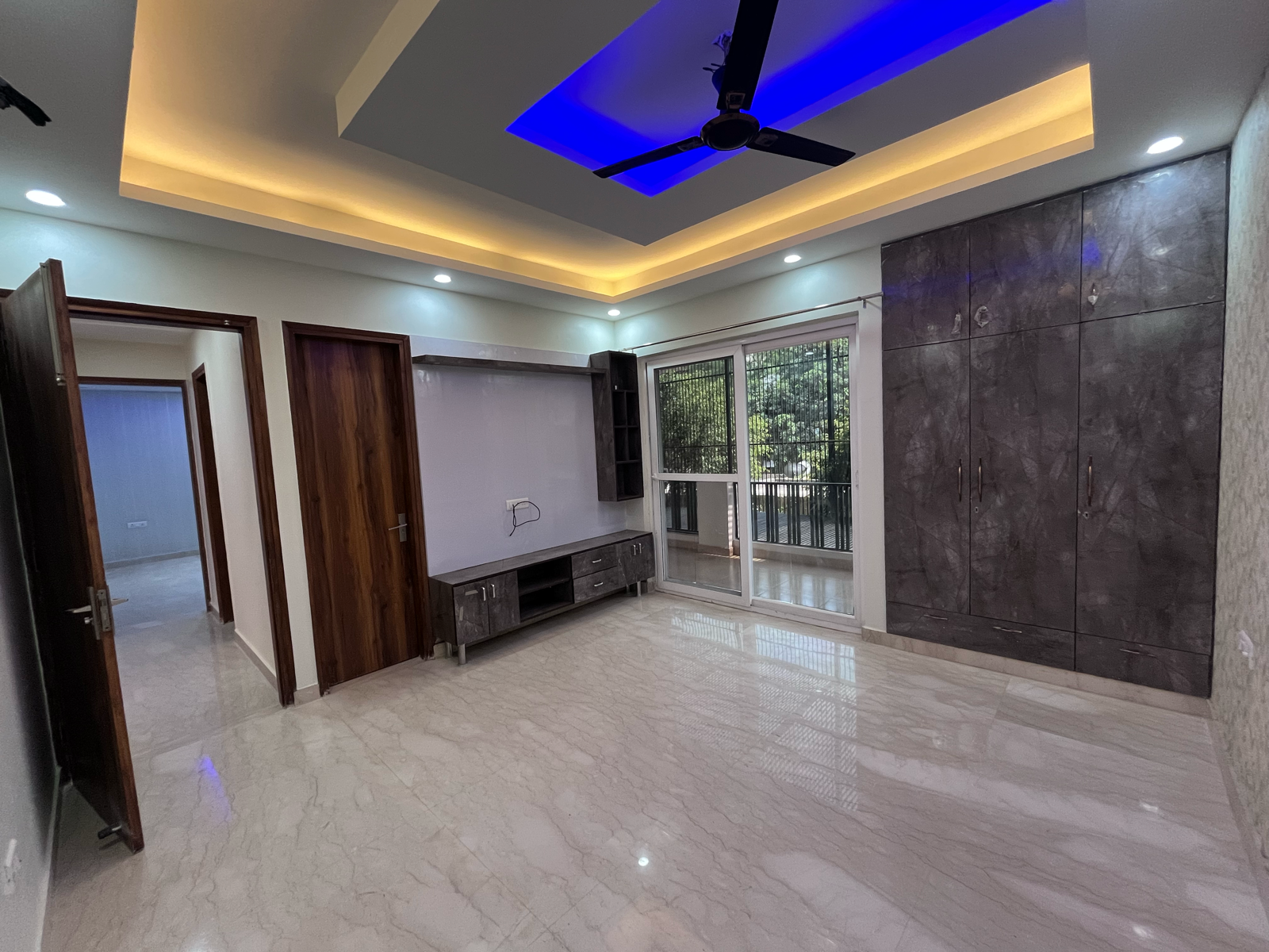 4 BHK + Servant Room,Study Room Builder Floor For Rent in Unitech South City 1