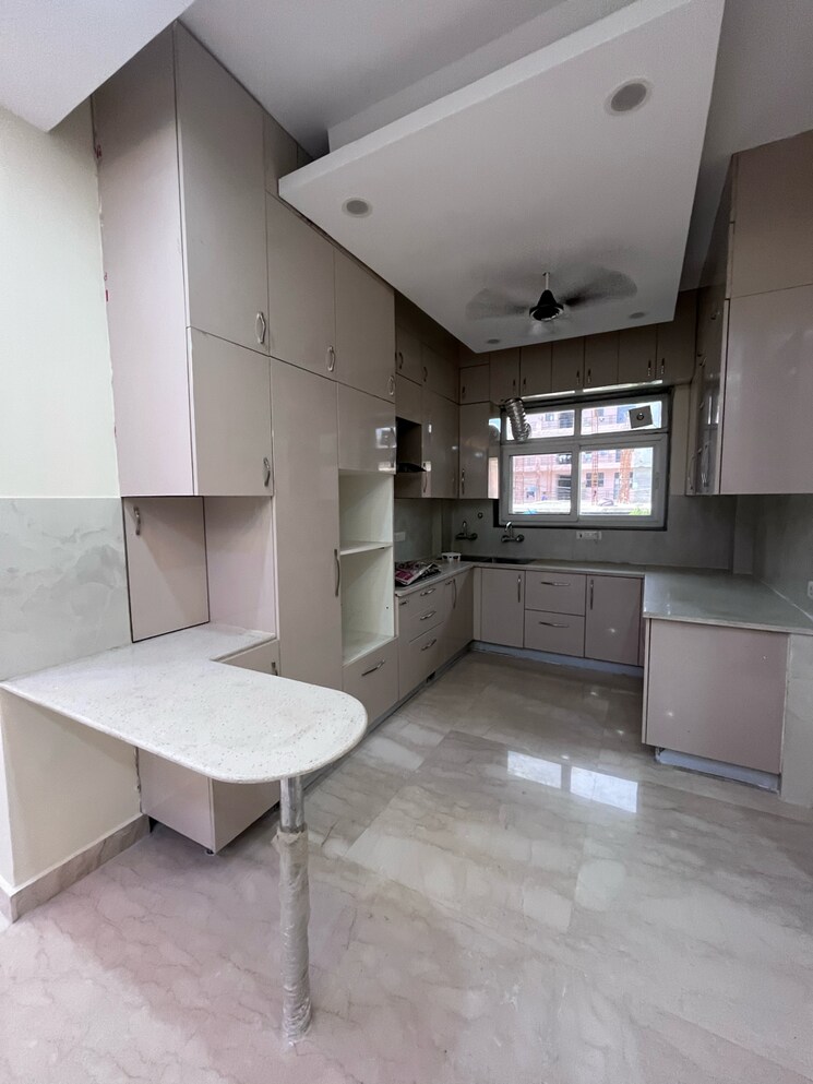 Kitchen, unitech-south-city-1 4 Bedroom 360 Sq.Yd. Builder Floor In South City 1 Gurgaon 8627231