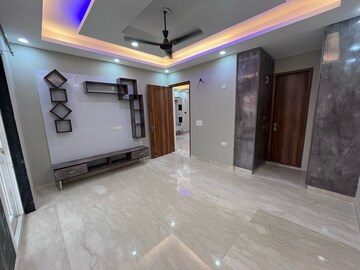 Parking in 4 BHK Builder Floor at Unitech South City 1, South City 1 – for Rent