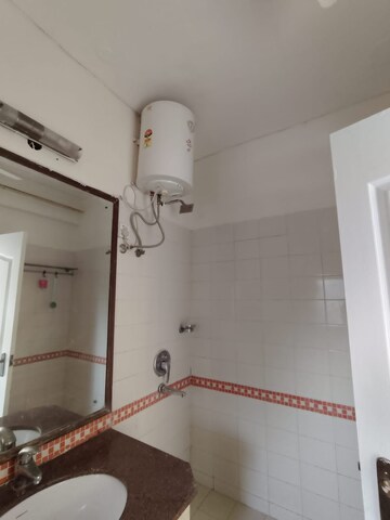 Bathroom in 4 BHK Apartment at DLF Trinity Towers, Dlf Phase V – for Rent
