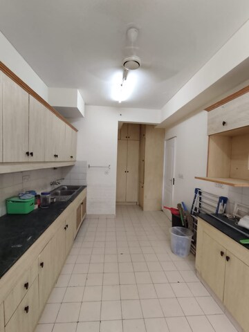 Kitchen in 4 BHK Apartment at DLF Trinity Towers, Dlf Phase V – for Rent