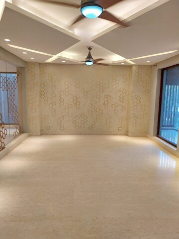 Room in 4 BHK Builder Floor at Dlf Phase ii – for Sale