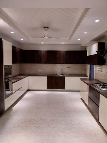 Kitchen in 4 BHK Builder Floor at Dlf Phase ii – for Sale